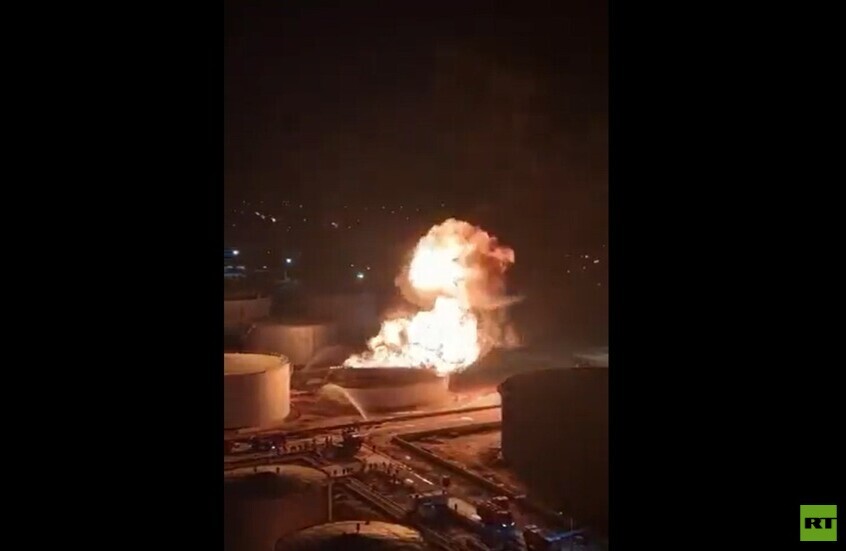 مراسل RT في ليبيا: اعتداء جديد بمسيّرة يستهدف أصولا نفطية في الزاوية