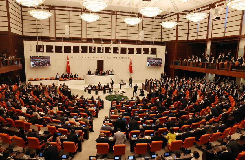 برلمان تركيا يقر قانون "التضامن الوطني" الذي ينص على نزع سلاح حزب العمال الكردستاني