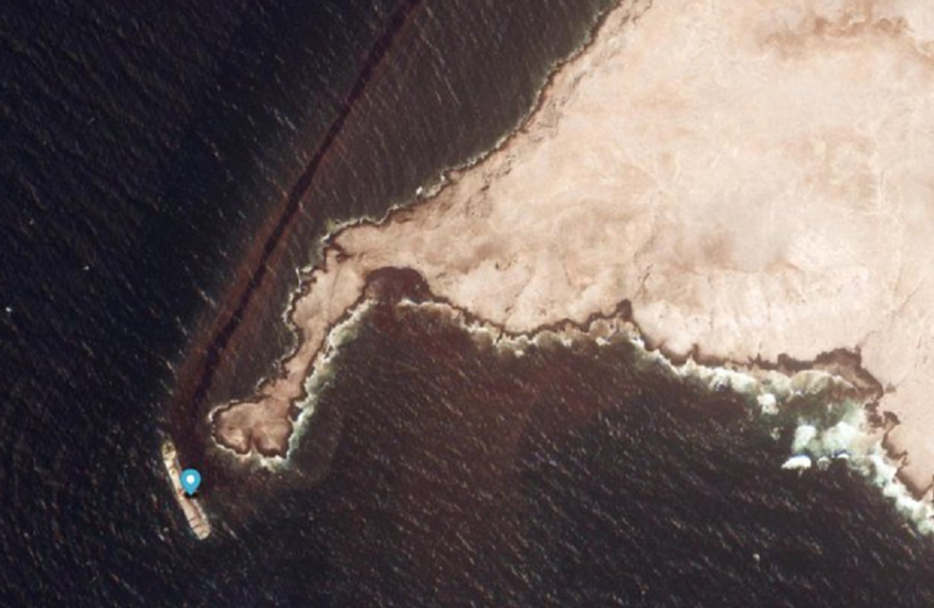 المنظمة البحرية الدولية تعلن عن خطط ​طوارئ بعد اقتراب التسرب النفطي من ‌الناقلة إلى بر سلطنة عمان