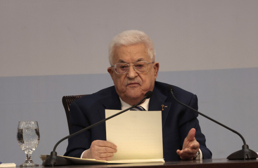 محمود عباس: نحن باقون على أرضنا ولن نقبل بالتهجير ولا بسرقة الأرض الفلسطينية المحتلة