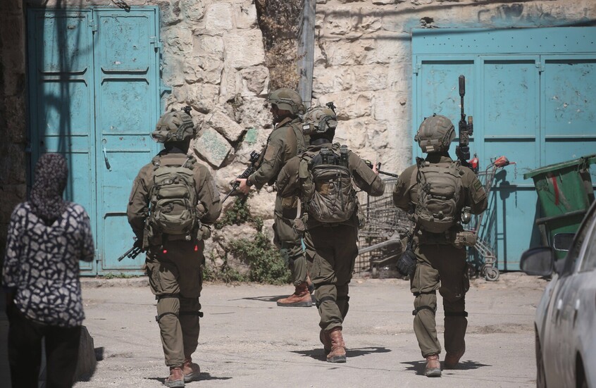 إسرائيل تغتال مدير شرطة محافظة غزة وتقتل فلسطينيا في خانيونس وسط تحذيرات من عودة سياسة الاغتيالات