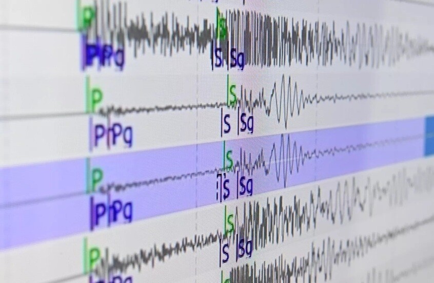 زلزال بقوة 7.7 درجات يضرب سواحل إندونيسيا وتحذير من تسونامي