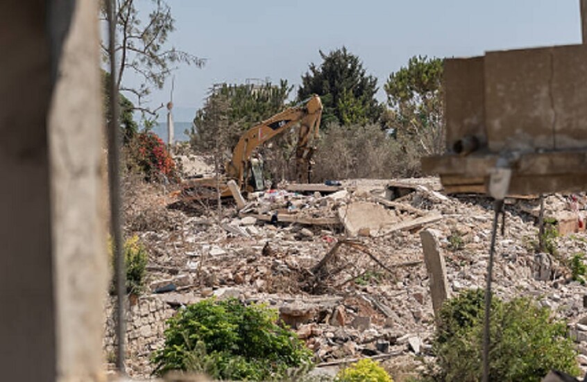 الجيش الإسرائيلي يهدم منزلا في قرية قلنديا شمال القدس