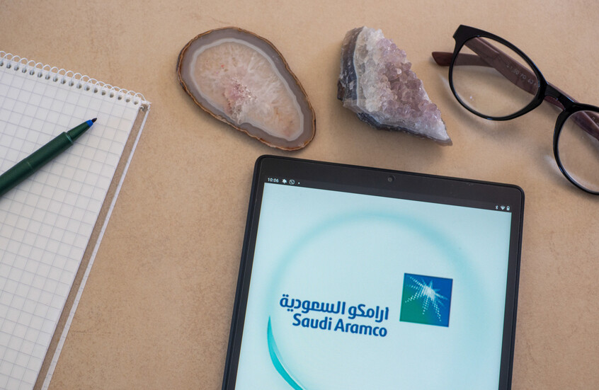 مصادر: "أرامكو" تعرض النفط للبيع خارج مضيق هرمز