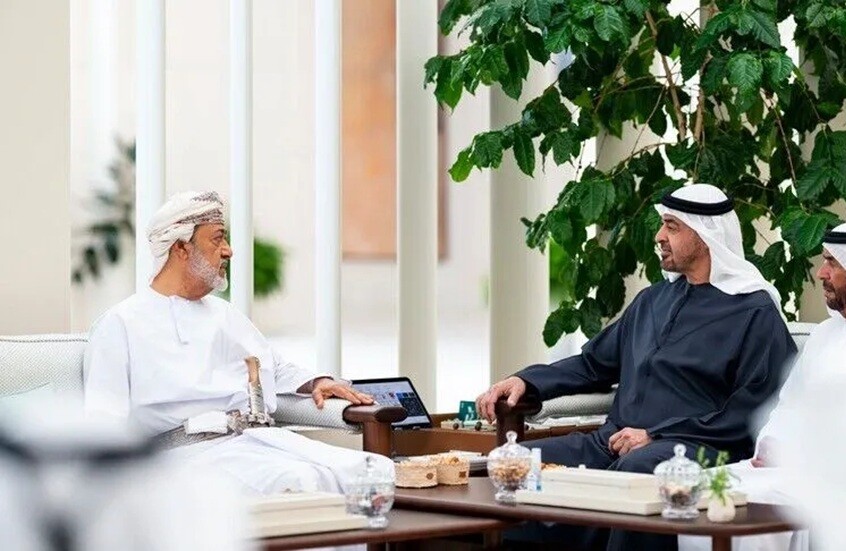 رئيس الإمارات وسلطان عُمان يبحثان التطورات في الشرق الأوسط وسبل تعزيز الاستقرار الإقليمي
