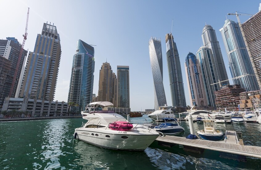 الخارجية الإماراتية: وقف جميع الأنشطة والتبادلات التجارية والمعاملات المالية مع إيران