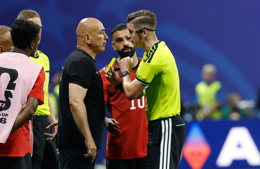 هل يواجه منتخب مصر عقوبات؟.. "فيفا" يبدأ التحقيق في أحداث المباراة المونديالية أمام الأرجنتين