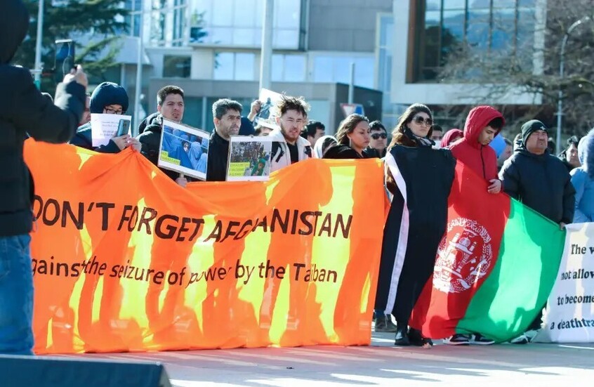 سويسرا تعيد النظر في الحظر الشامل لترحيل الأفغان .. والقضاء يفتح "بابا استثنائيا" للعودة
