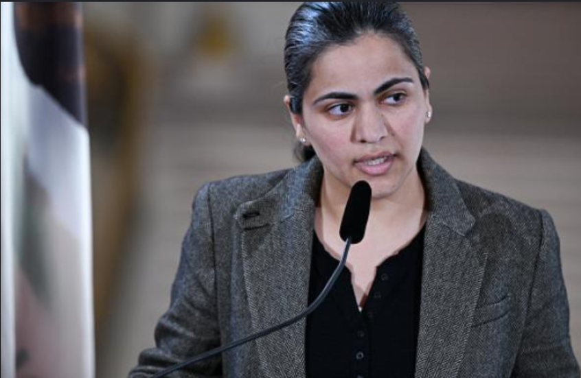 عائشة وهاب.. أول أمريكية من أصل أفغاني تدخل الكونغرس الأمريكي