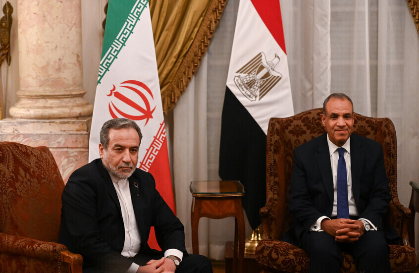 عراقجي يبحث مع عبد العاطي الجهود المبذولة لتحقيق التهدئة والعودة إلى المسار الدبلوماسي