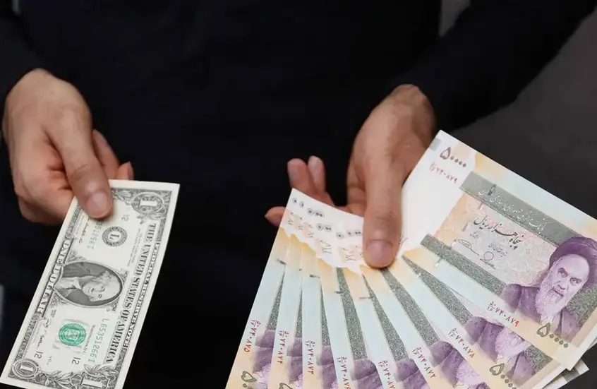 انهيار تاريخي للعملة الإيرانية