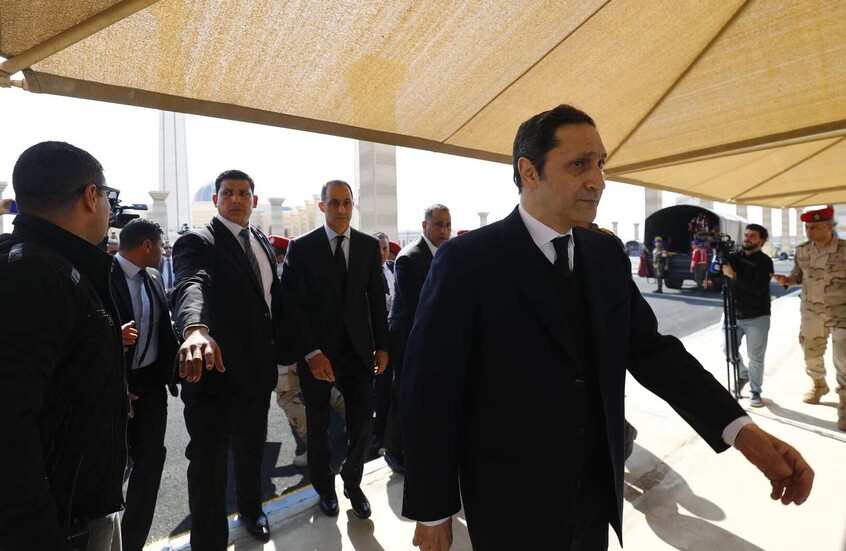 مصر.. رد مفاجئ من علاء مبارك على مرض أحمد موسى