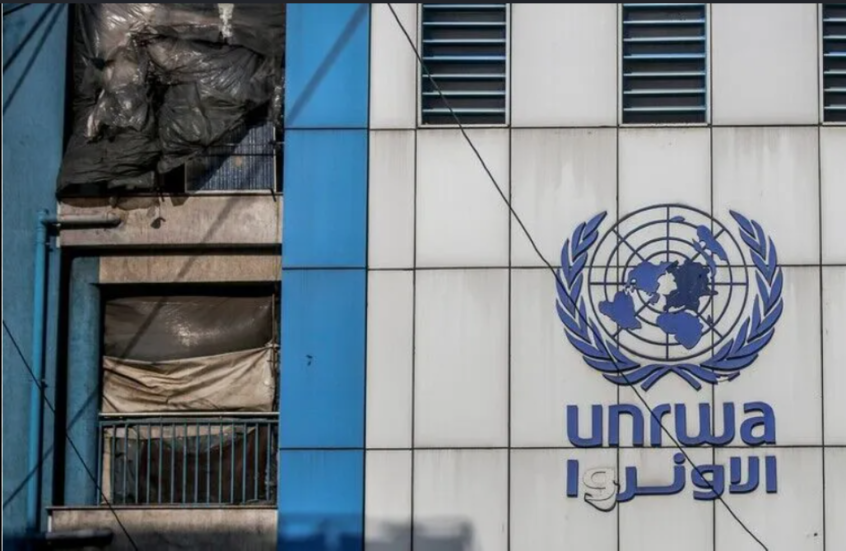 الجيش الإسرائيلي يبدأ إجراءات إخلاء وهدم مجمع للأونروا في كفر عقب