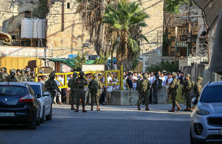 الشرطة الإسرائيلية تحتجز فلسطينية بعد إحراق منزلها من قبل مستوطنين (فيديو)