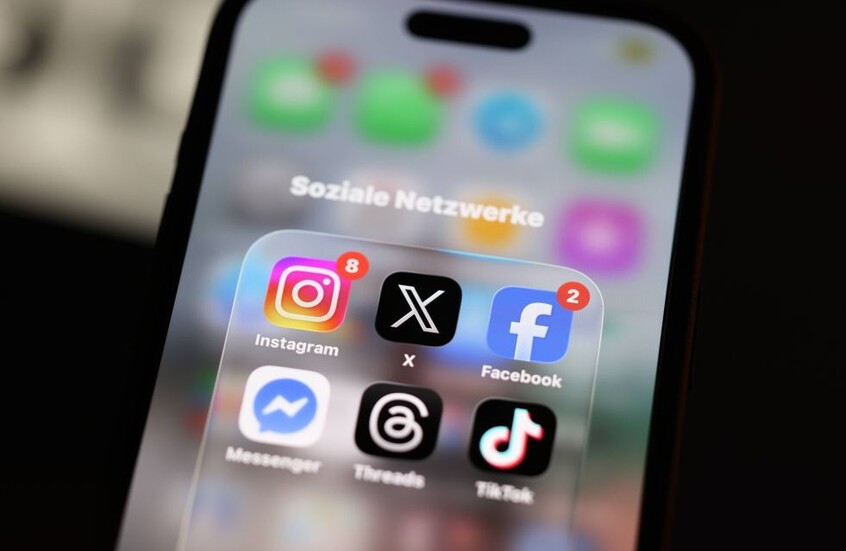 السياسيون الأمريكيون – هوس بمواقع التواصل وإهمال للسياسة
