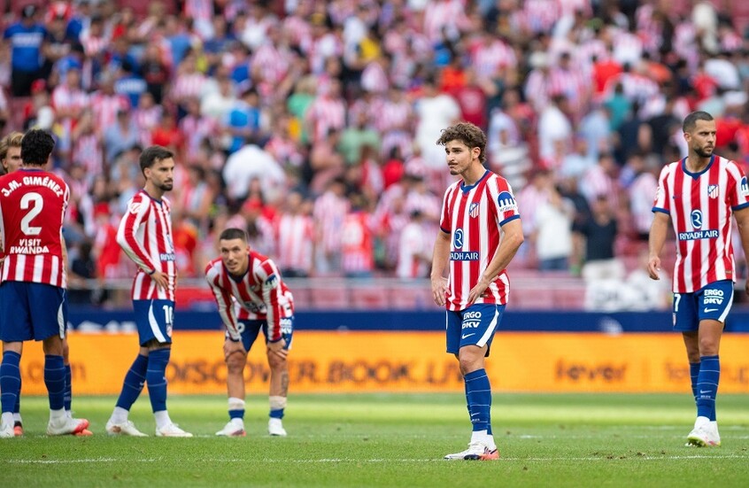 أتلتيكو مدريد يصدر بيانا شديد اللهجة ردا على تصريحات رئيس برشلونة وبشأن بيع ألفاريز