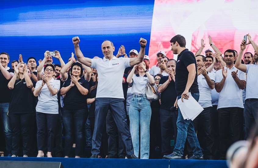 أرمينيا.. المحكمة تمدد توقيف الرئيس السابق كوتشاريان