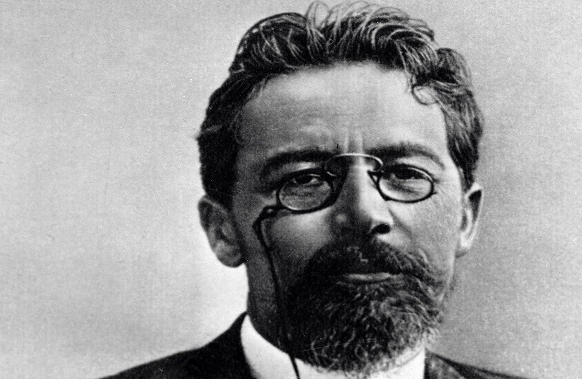 مسرح أرخانغيلسك يقدّم تشيخوف في قالب الفارس الهزلي بموسكو