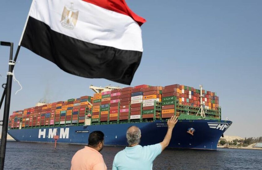 مقايضة قناة السويس بالديون تشعل الجدل في مصر.. وتعليق لافت من علاء مبارك