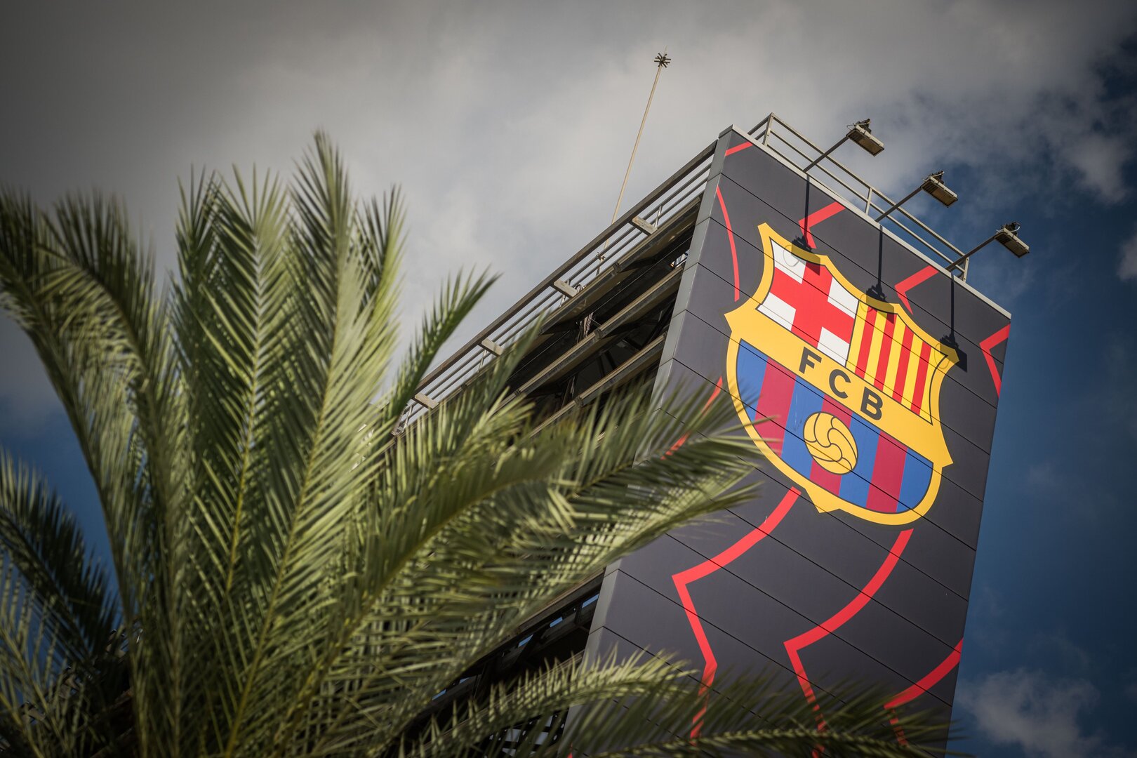 لتأمين خط الهجوم.. برشلونة يعلن تعاقده مع ثالث الصفقات الصيفية