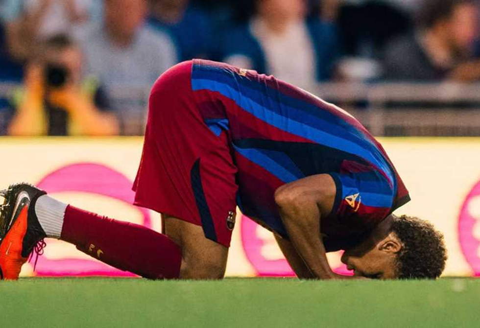 برشلونة يتفاعل مع تألق نجمه المصري حمزة عبد الكريم في مواجهة برمنغهام