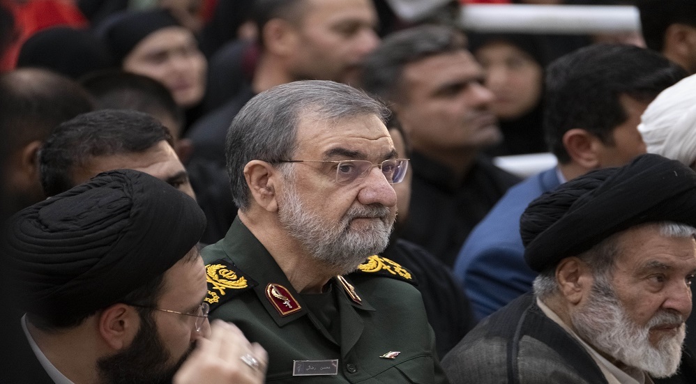 مستشار المرشد الإيراني: استمرار الحصار البحري سيعرض السفن الأمريكية لمخاطر جسيمة