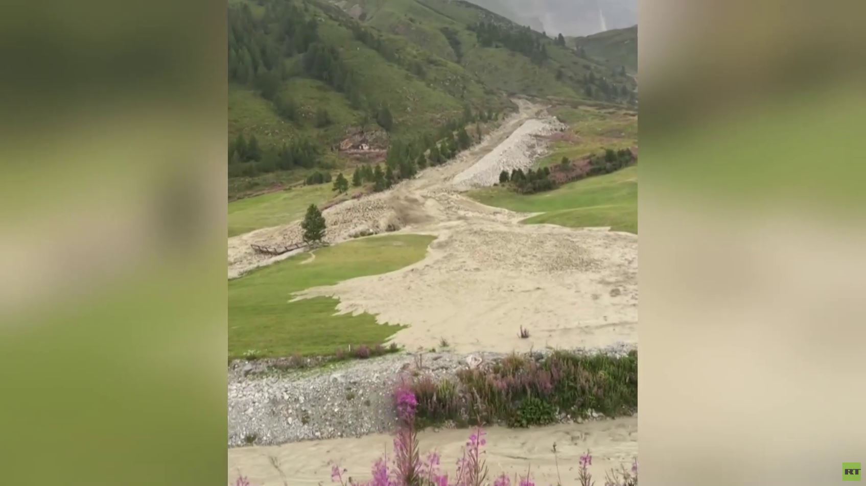 جبال الألب.. سيول طينية تجتاح أحد المنتجعات في إيطاليا