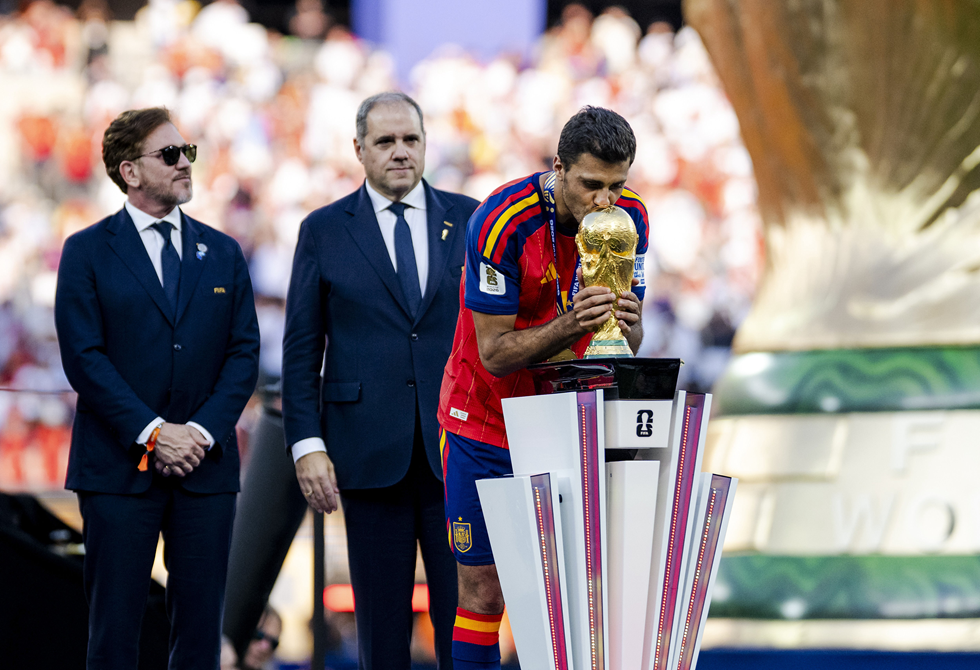 وسط صراع برشلونة وريال مدريد على ضمه.. رودري يحسم قراره ويختار وجهته المقبلة