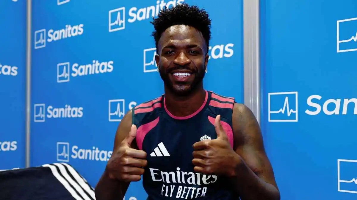 رد فعل فينيسيوس جونيور بعد تجديد عقده مع ريال مدريد (صورة)