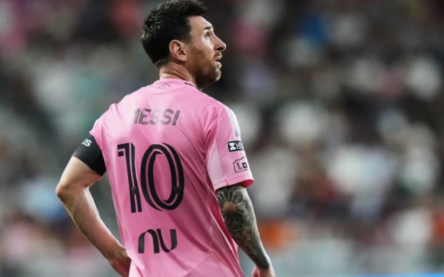 ميسي يعود إلى الملاعب بعد وفاة والده