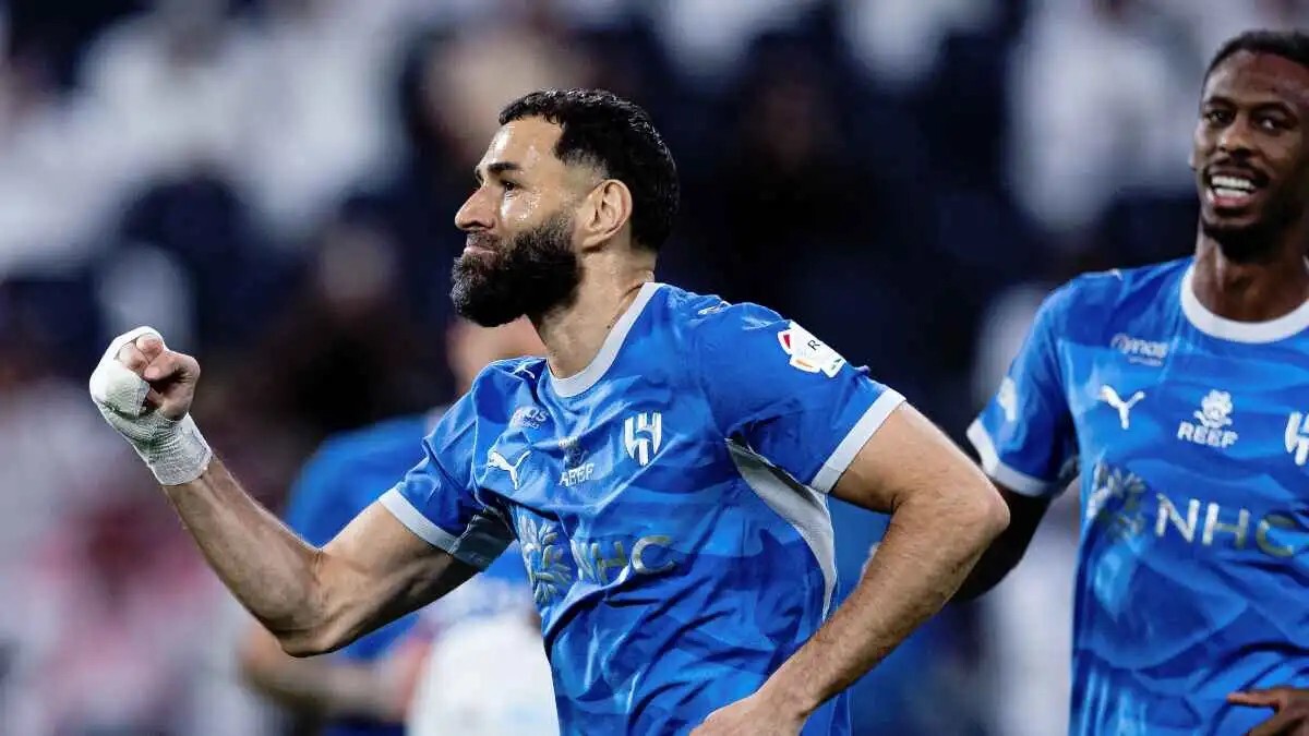 مستقبل بنزيما في خطر.. الهلال السعودي يصدم النجم الفرنسي