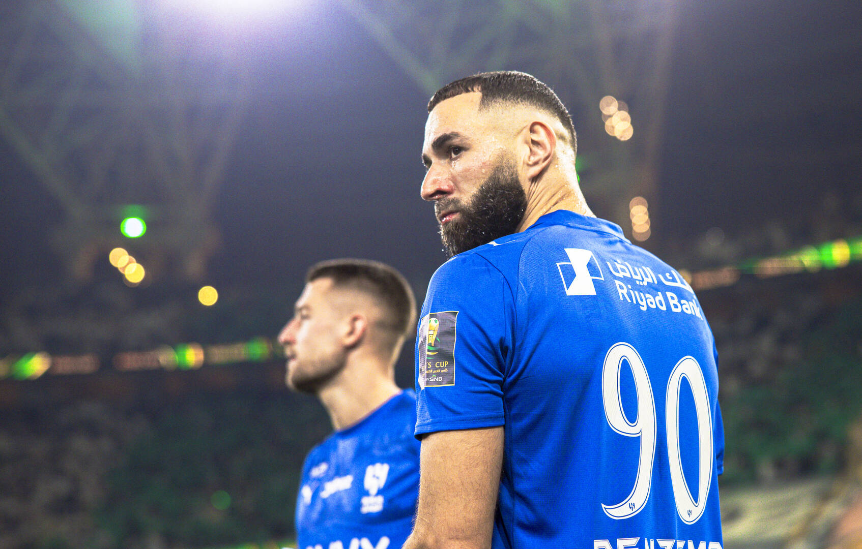 عقبة مالية تهدد رحيل بنزيما عن الهلال.. وهداف البريميرليغ في الانتظار