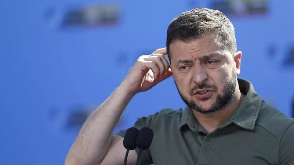 زعيم حزب فرنسي عن تعويم زيلينسكي في السلطة: "لم يتبق له سوى أسابيع"