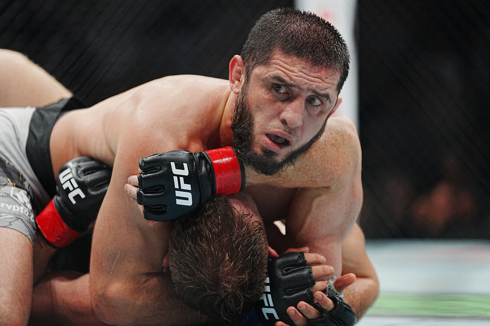 بعد انتصاره الأخير.. ماخاتشيف يتوعد بثلاث مواجهات قوية في UFC