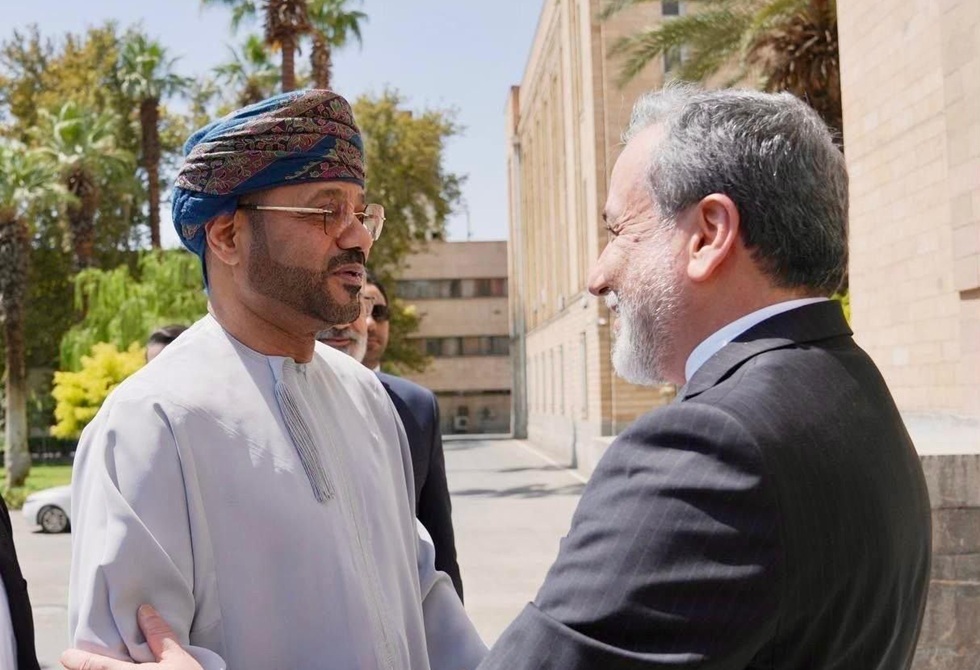 عُمان وإيران تتفقان على إنشاء ممر ملاحي مؤقت مشترك في مضيق هرمز