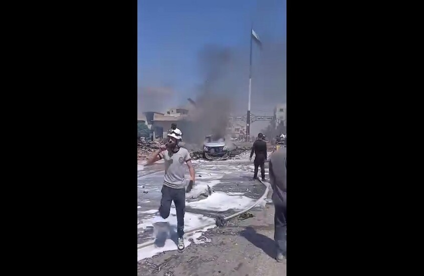 مقتل شخصين وإصابة نحو 10 آخرين في انفجار سيارة محملة بالذخيرة بريف إدلب السورية (فيديوهات)