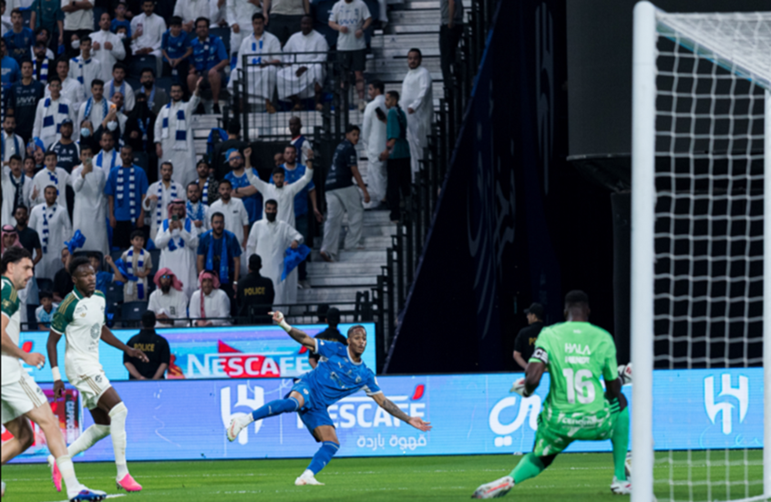 الهلال يحسم الكلاسيكو أمام الأهلي بثلاثية ويعتلي قمة الدوري السعودي