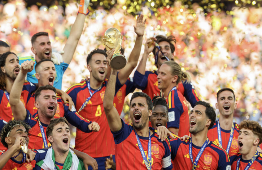 بعد التتويج بكأس العالم.. لاعب منتخب إسبانيا يعلن اعتزاله اللعب دوليا