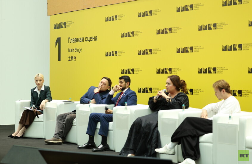 اشتباك فكري حول "مستقبل صناعة النشر في عصر الذكاء الاصطناعي" في معرض موسكو للكتاب