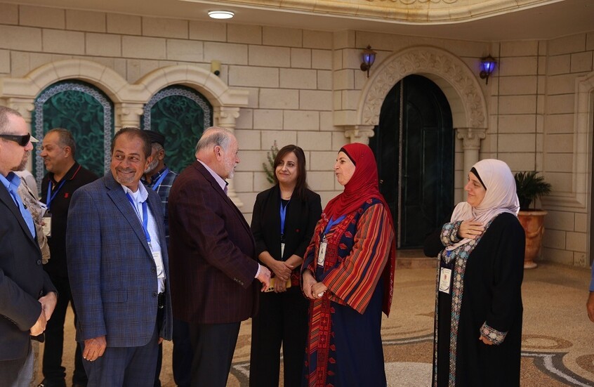 بالتزامن مع تصاعد عنف المستوطنين.. السفير الأمريكي يزور بلدة فلسطينية في الضفة الغربية