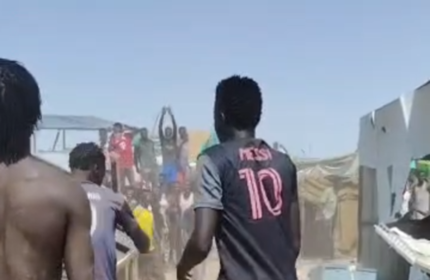 إحراق مسجد إثر اشتباكات بسبب خلاف حول المولد النبوي في السودان (فيديو)