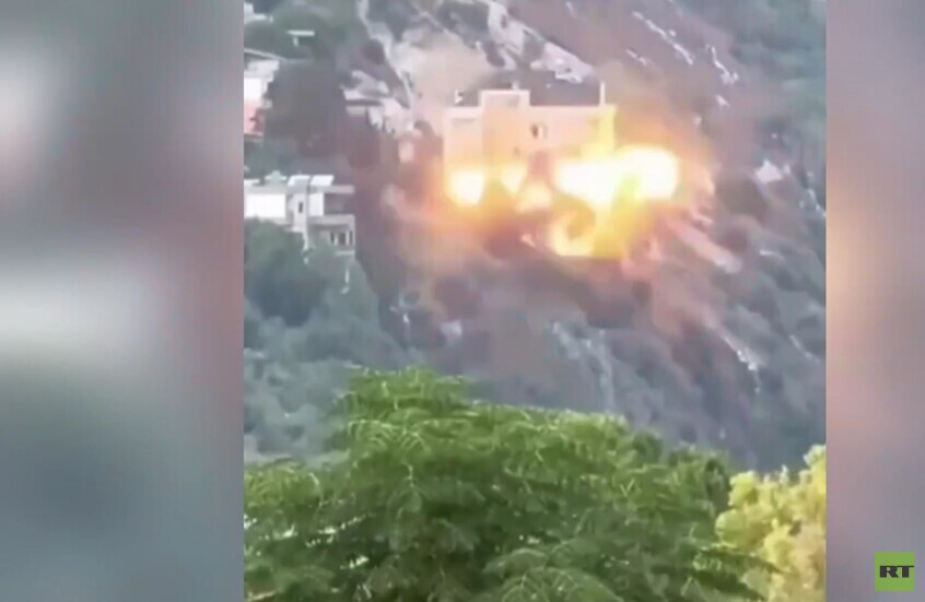 جنوب لبنان.. لحظة استهداف طائرات الجيش الإسرائيلي لمبنى في بلدة عربصاليم