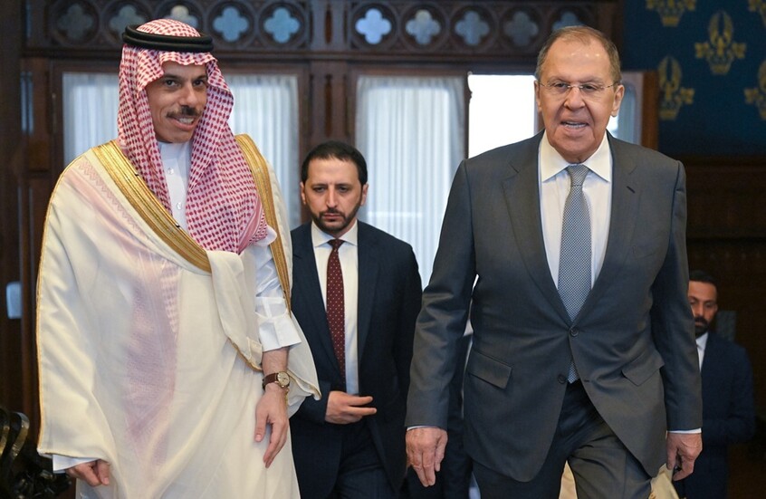 لافروف لبن فرحان: روسيا تسعى بصدق للمساعدة في تهدئة الأوضاع بالشرق الأوسط