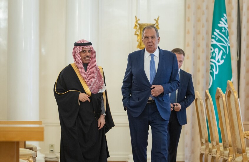 من هرمز إلى باب المندب.. لماذا تراهن الرياض على موسكو لاحتواء التصعيد؟