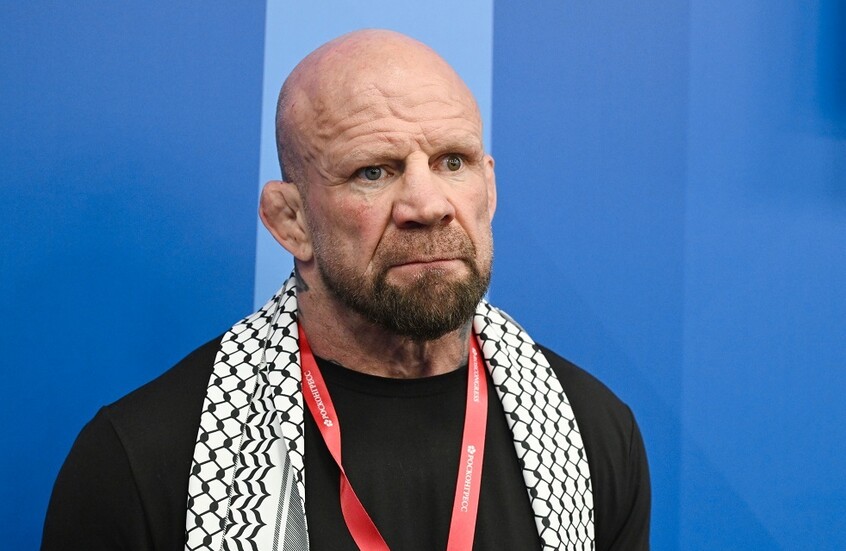 مونسون يستنكر قرار الاتحاد الدولي للتزلج بسحب صفة "الرياضي المحايد" من متزلجين روس