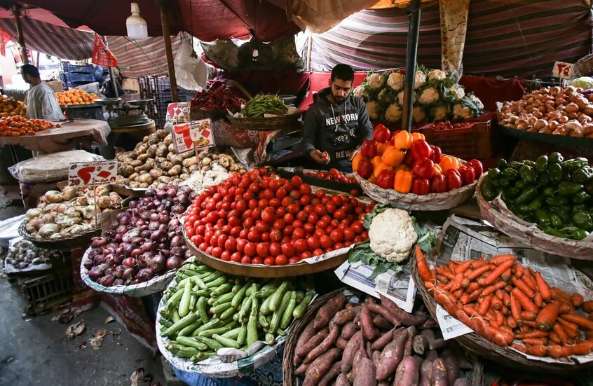 مصر.. التضخم السنوي ينخفض بدعم من تراجع أسعار الغذاء