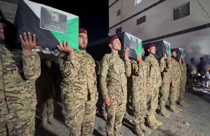 سوريا.. تشييع قتلى انفجار مخزن للأسلحة قرب سرمدا شمالي إدلب