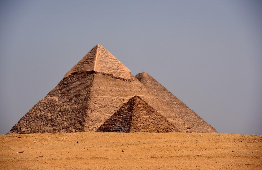 مصر تعلن غلق هرم منكاورع وتكشف الأسباب