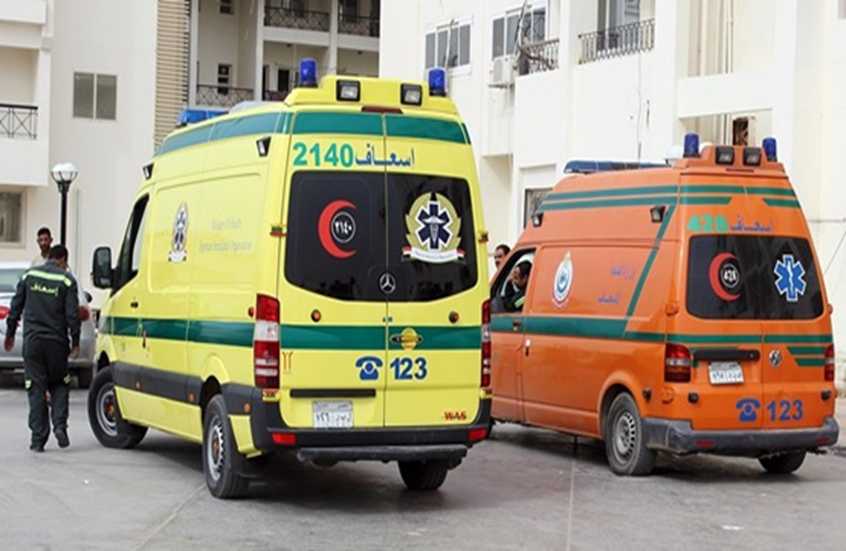 صدمة قاسية.. مسعف مصري يفاجأ بنجله بين ضحايا حادث مروع