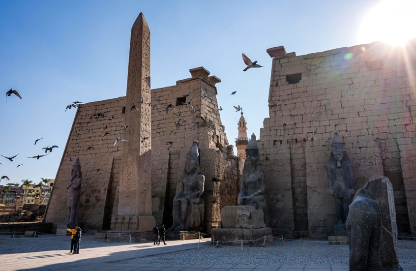 مصر.. توصية بتفكيك تمثال رمسيس الثاني بالكرنك